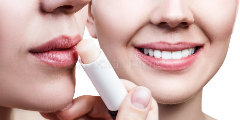 Κολάζ της γυναίκας με το lipbalm και το όμορφο χαμόγελο στοκ φωτογραφίες Κολάζ της γυναίκας με το lipbalm και το όμορφο χαμόγελο στοκ φωτογραφίες