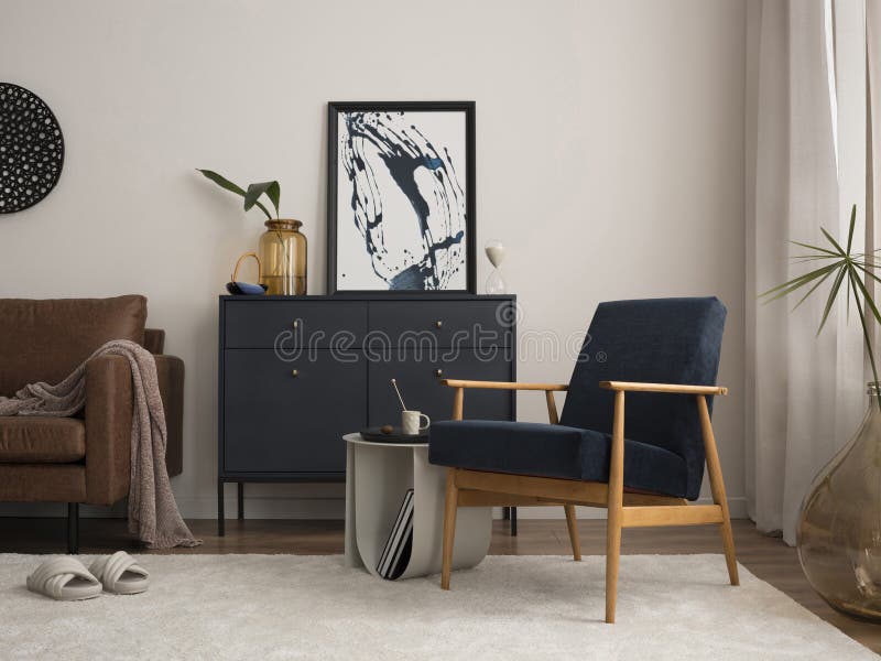 κομψό εσωτερικό με mock up poster πλαίσιο μπλε πολυθρόνα κοινό καφέ μαλακή διακόσμηση μαλλιού πλαϊνό τραπέζι και προσωπικό