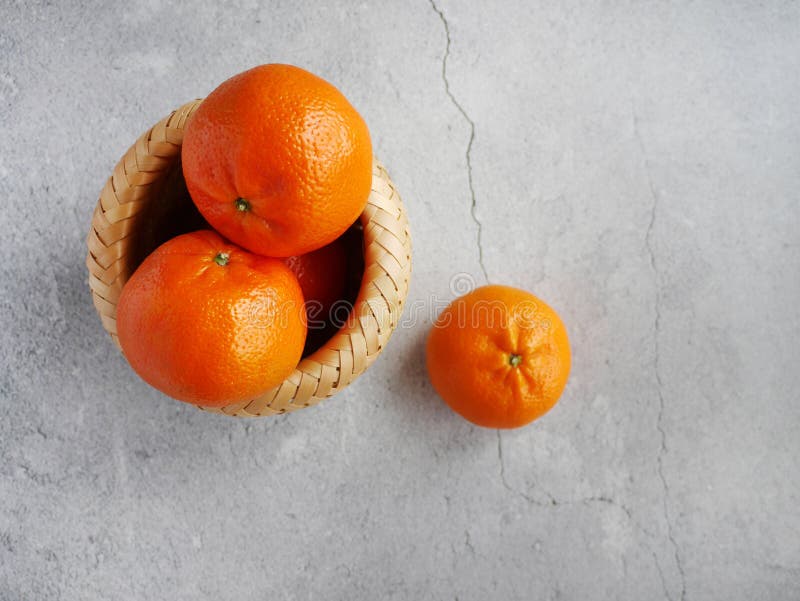 Κομψό πορτοκαλί Mandarin Orange ή Tangerinesa για την καλλιτεχνική απεικόνιση ζωντανού χρώματος τροπικών εσπεριδοειδών στοκ φωτογραφία με δικαίωμα ελεύθερης χρήσης
