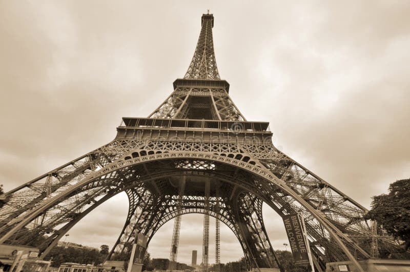 κοντινό πλάνο του eiffel tower στοκ φωτογραφία με δικαίωμα ελεύθερης χρήσης
