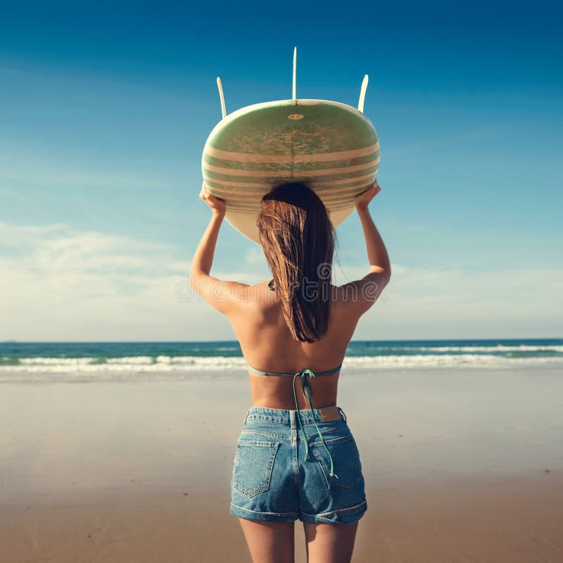 Κορίτσι Surfer στοκ εικόνα