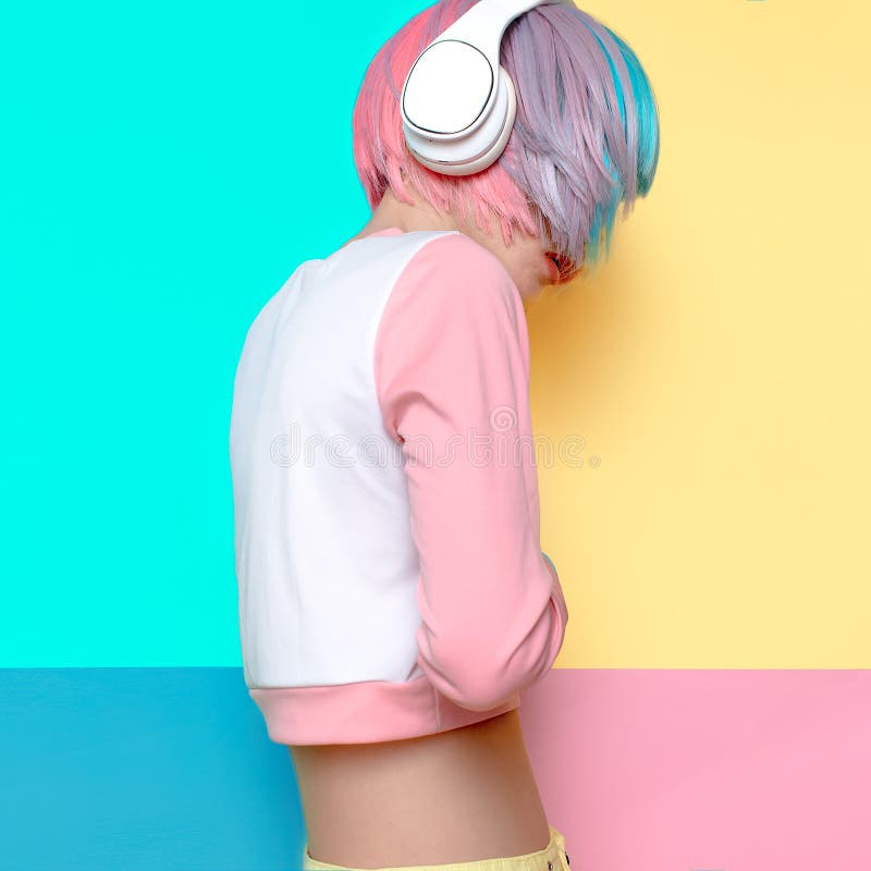 κραδασμοί κοριτσιών τύπου vanilla dj. δημιουργικό ελάχιστο στυλ μόδας στοκ εικόνα με δικαίωμα ελεύθερης χρήσης