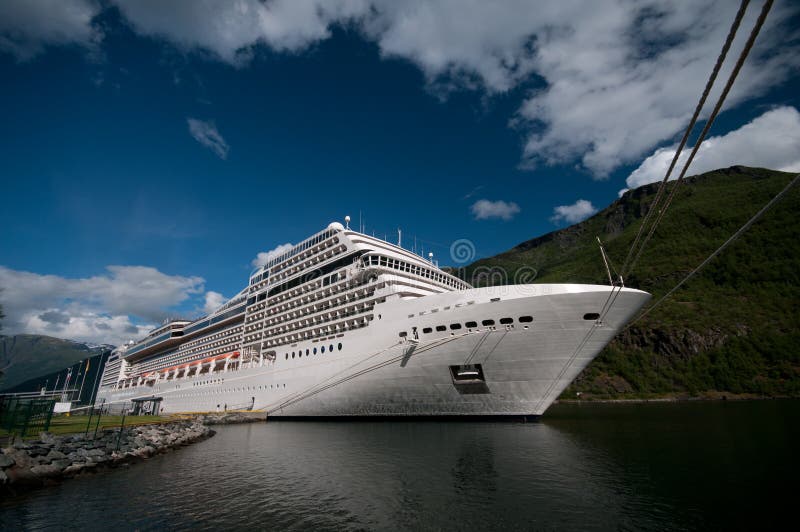 Cruise ship at FlÃ¥m train station & harbour, Sognefjord/ Sognefjorden, Aurland, Norway. Cruise ship at FlÃ¥m train station & harbour, Sognefjord/ Sognefjorden, Aurland, Norway