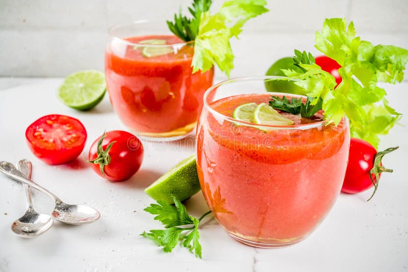 Κρύο gazpacho σούπας στα γυαλιά στοκ φωτογραφίες με δικαίωμα ελεύθερης χρήσης Κρύο gazpacho σούπας στα γυαλιά στοκ φωτογραφίες με δικαίωμα ελεύθερης χρήσης