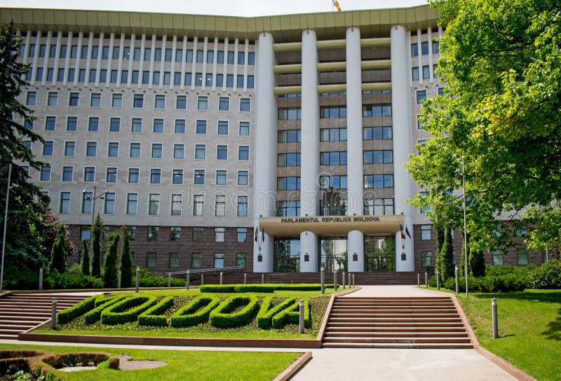 Κτήριο του Κοινοβουλίου στη Δημοκρατία της Μολδαβίας chisinau στοκ εικόνα με δικαίωμα ελεύθερης χρήσης Κτήριο του Κοινοβουλίου στη Δημοκρατία της Μολδαβίας chisinau στοκ εικόνα με δικαίωμα ελεύθερης χρήσης