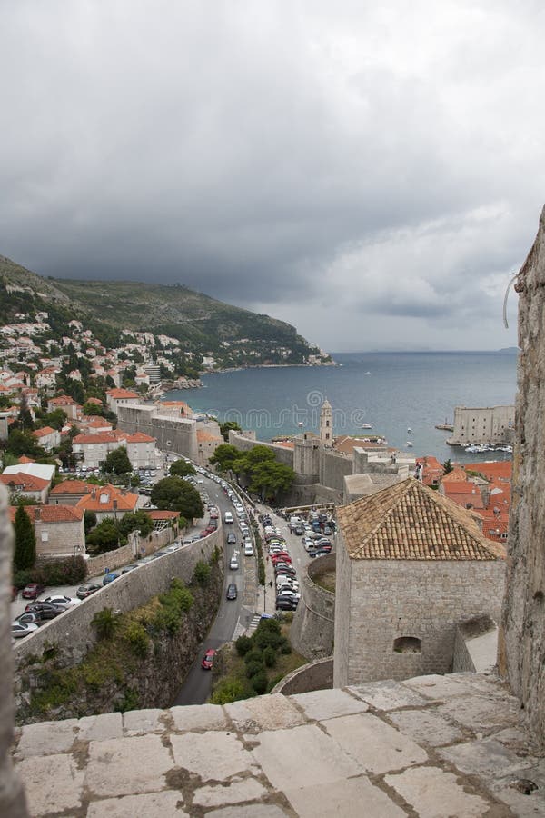 Κτυπήματα Dubrovnik αέρα στοκ φωτογραφίες με δικαίωμα ελεύθερης χρήσης Κτυπήματα Dubrovnik αέρα στοκ φωτογραφίες με δικαίωμα ελεύθερης χρήσης