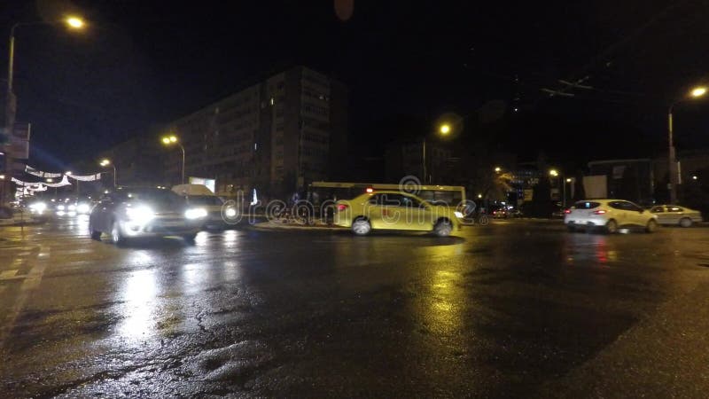 Κυκλοφορία νύχτας στην πόλη απόθεμα βίντεο