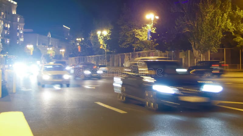 Κυκλοφορία νύχτας των αυτοκινήτων στην πόλη Χρονικό σφάλμα