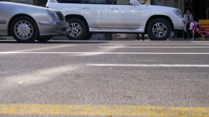 Κυκλοφορία των αυτοκινήτων στο δρόμο στην πόλη κίνηση αργή