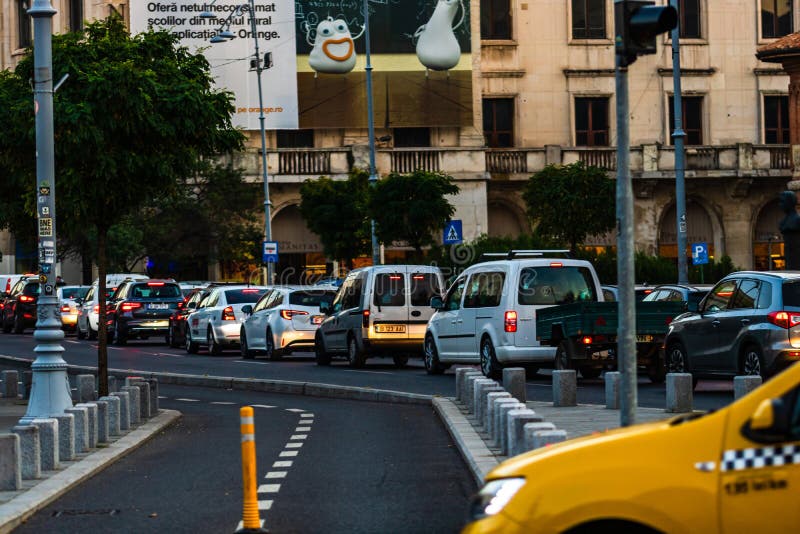Κυκλοφορία αυτοκινήτων σε ώρα αιχμής στο κέντρο της περιοχής, Βικτοριέι Μπουλέβαρντ Καλέα Βικτοριέι στο Βουκουρέστι, Ρουμανία, 20 στοκ εικόνες Κυκλοφορία αυτοκινήτων σε ώρα αιχμής στο κέντρο της περιοχής, Βικτοριέι Μπουλέβαρντ Καλέα Βικτοριέι στο Βουκουρέστι, Ρουμανία, 20 στοκ εικόνες