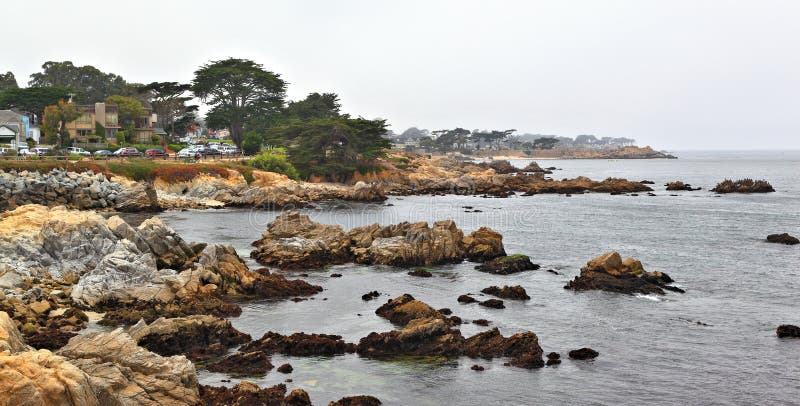 Κόλπος Monterey που κοιτάζει προς την πόλη του ειρηνικού άλσους στοκ φωτογραφία με δικαίωμα ελεύθερης χρήσης