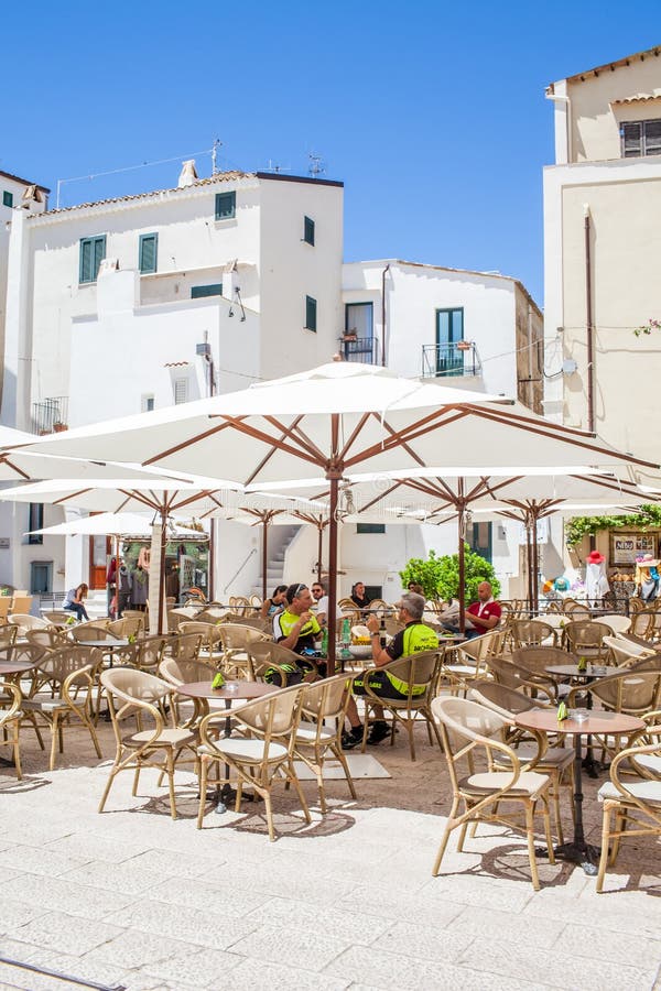 Κύριο τετράγωνο Sperlonga στοκ εικόνες Κύριο τετράγωνο Sperlonga στοκ εικόνες