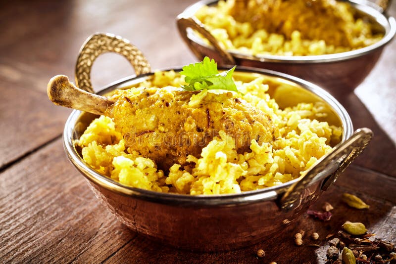 Λίγο κεραμικό κύπελλο του biryani κοτόπουλου στοκ φωτογραφία με δικαίωμα ελεύθερης χρήσης