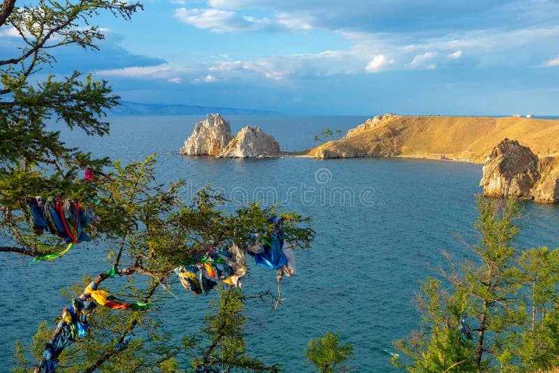 Λίμνη Baikal το καλοκαίρι Νησί Olkhon Ακρωτήριο Burhan στοκ φωτογραφίες