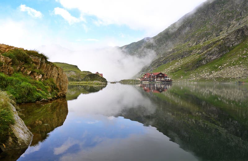 λίμνη balea transfagarasan στοκ φωτογραφίες λίμνη balea transfagarasan στοκ φωτογραφίες
