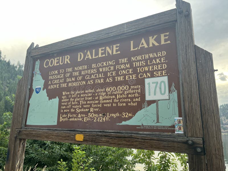 λίμνη idaho coeur dalene δίπλα στον αυτοκινητόδρομο i90 στοκ εικόνα με δικαίωμα ελεύθερης χρήσης