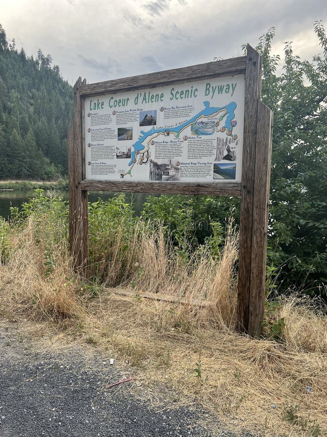 λίμνη idaho coeur dalene δίπλα στον αυτοκινητόδρομο i90 στοκ φωτογραφία
