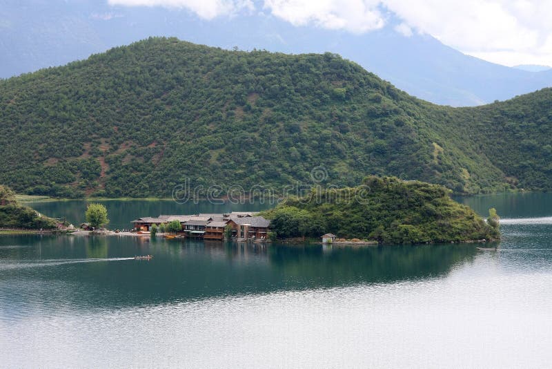 Λίμνη Lugu, Lijiang, Yunnan, Κίνα στοκ εικόνες Λίμνη Lugu, Lijiang, Yunnan, Κίνα στοκ εικόνες