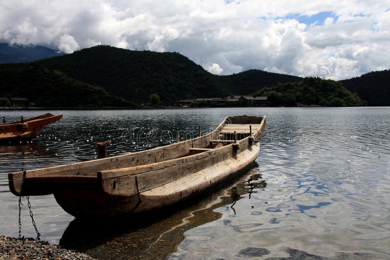 Λίμνη Lugu, Lijiang, Yunnan, Κίνα στοκ εικόνα Λίμνη Lugu, Lijiang, Yunnan, Κίνα στοκ εικόνα
