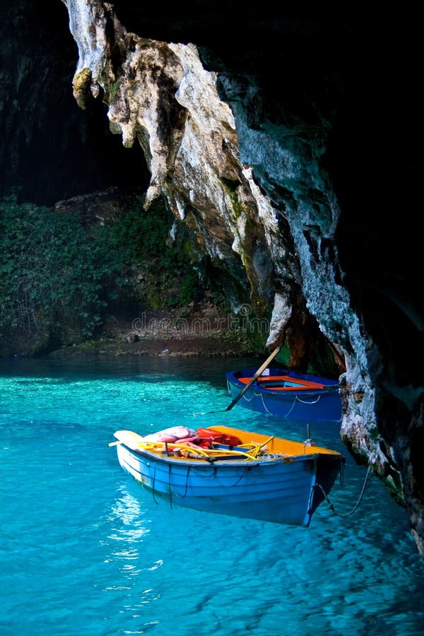 Λίμνη Melissani, Kefalonia στοκ φωτογραφία με δικαίωμα ελεύθερης χρήσης Λίμνη Melissani, Kefalonia στοκ φωτογραφία με δικαίωμα ελεύθερης χρήσης