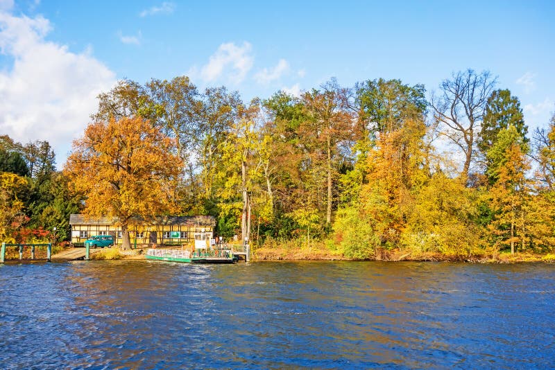 Λίμνη Wannsee, Pfaueninsel, Βερολίνο στοκ φωτογραφία με δικαίωμα ελεύθερης χρήσης Λίμνη Wannsee, Pfaueninsel, Βερολίνο στοκ φωτογραφία με δικαίωμα ελεύθερης χρήσης