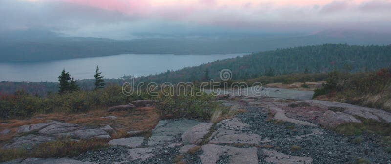 λίμνη αετών αυγής acadia στοκ εικόνες λίμνη αετών αυγής acadia στοκ εικόνες