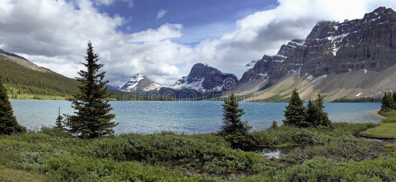 Λίμνη τόξων, εθνικό πάρκο Banff, Αλμπέρτα, Καναδάς στοκ φωτογραφίες με δικαίωμα ελεύθερης χρήσης Λίμνη τόξων, εθνικό πάρκο Banff, Αλμπέρτα, Καναδάς στοκ φωτογραφίες με δικαίωμα ελεύθερης χρήσης
