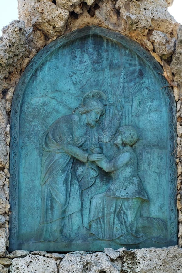 Λεπτομέρεια ενός γλυπτού πένθους σε ένα νεκροταφείο Mirogoj, Ζάγκρεμπ στοκ φωτογραφίες