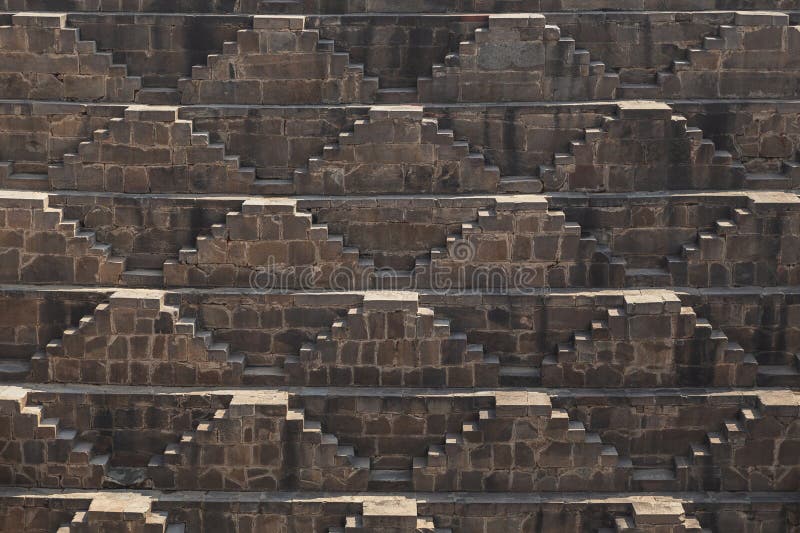 λεπτομερή βήματα των βημάτων chand baori στα αρχαία πηγάδια στο χωριό abhaneri jaipur rajasthan india. στοκ εικόνα με δικαίωμα ελεύθερης χρήσης