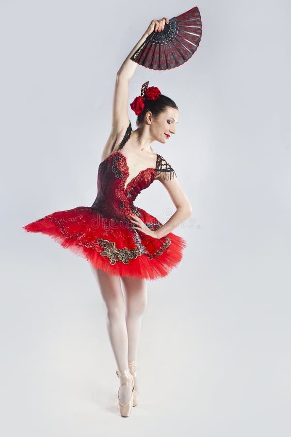 Λεπτό λεπτό ballerina στο στούντιο στοκ φωτογραφίες Λεπτό λεπτό ballerina στο στούντιο στοκ φωτογραφίες
