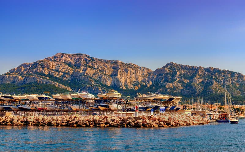 Λιμάνι ρουζ Μασσαλία-Pointe στοκ φωτογραφίες με δικαίωμα ελεύθερης χρήσης Λιμάνι ρουζ Μασσαλία-Pointe στοκ φωτογραφίες με δικαίωμα ελεύθερης χρήσης