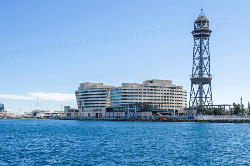 Λιμένας κρουαζιέρας της Βαρκελώνης με Torre Jaume I, κτήρια του World Trade Center Βαρκελώνη και της μεγάλης μαρίνας Eurostars ξε στοκ φωτογραφία με δικαίωμα ελεύθερης χρήσης Λιμένας κρουαζιέρας της Βαρκελώνης με Torre Jaume I, κτήρια του World Trade Center Βαρκελώνη και της μεγάλης μαρίνας Eurostars ξε στοκ φωτογραφία με δικαίωμα ελεύθερης χρήσης