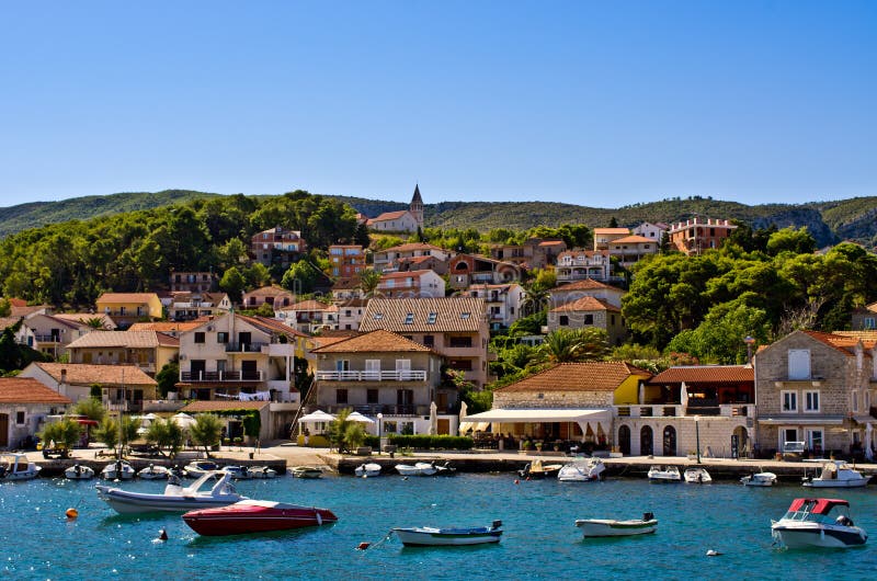 Λιμένας της πόλης Jelsa στο νησί Hvar, Κροατία στοκ φωτογραφίες