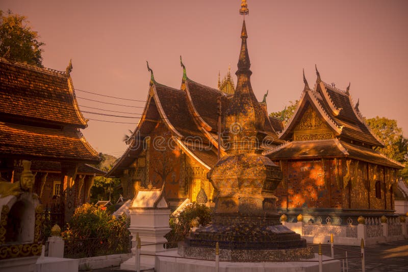 ΛΟΥΡΊ ΤΟΥ ΛΑΟΣ LUANG PRABANG WAT XIENG στοκ φωτογραφίες με δικαίωμα ελεύθερης χρήσης ΛΟΥΡΊ ΤΟΥ ΛΑΟΣ LUANG PRABANG WAT XIENG στοκ φωτογραφίες με δικαίωμα ελεύθερης χρήσης