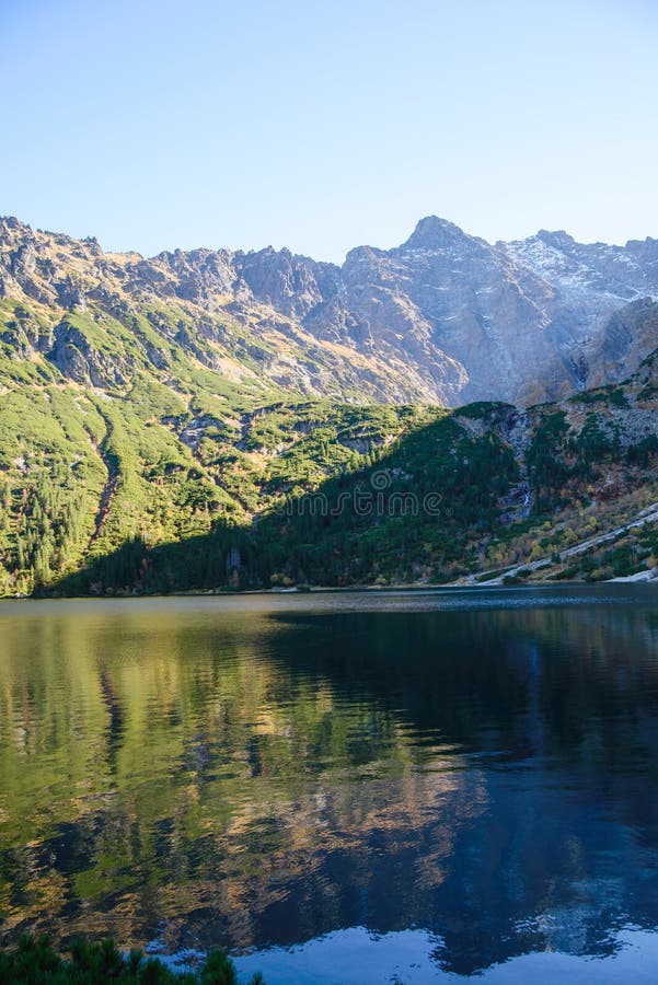 Μάτι της θάλασσας, μέτωπο λιμνών INF Morskie Oko του Tatra Mointains στην Πολωνία στοκ φωτογραφία με δικαίωμα ελεύθερης χρήσης Μάτι της θάλασσας, μέτωπο λιμνών INF Morskie Oko του Tatra Mointains στην Πολωνία στοκ φωτογραφία με δικαίωμα ελεύθερης χρήσης