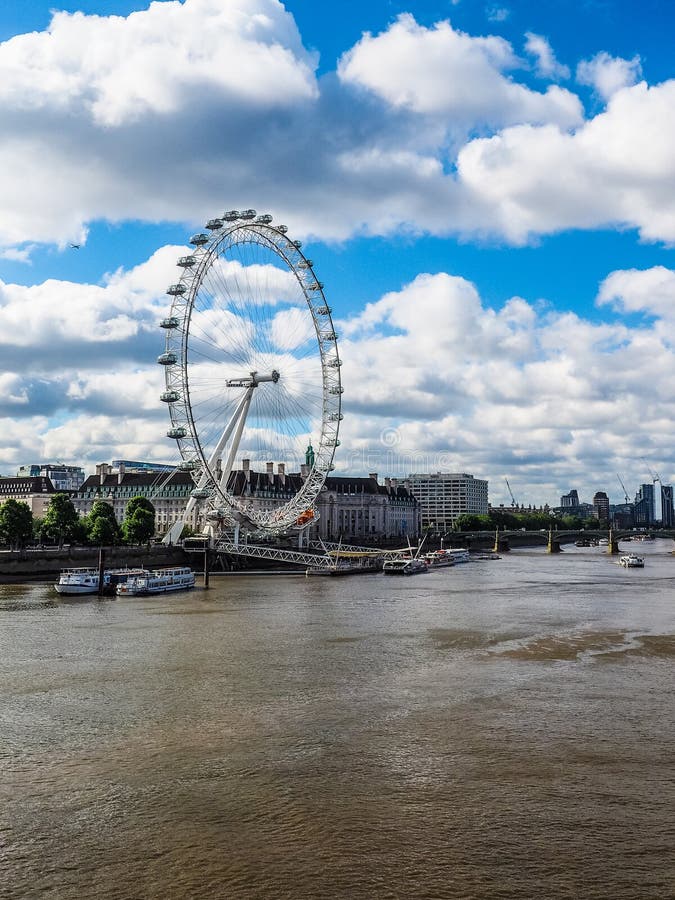 Μάτι του Λονδίνου στο Λονδίνο (hdr). ΛΟΝΔΙΝΟ, UK - ΤΟΝ ΙΟΎΝΙΟ ΤΟΥ 2017 CIRCA: Τα ferris ματιών του Λονδίνου κυλούν στο South Bank της ρόδας χιλιετίας aka του Τάμεση ποταμών (υψηλή δυναμική περιοχή)