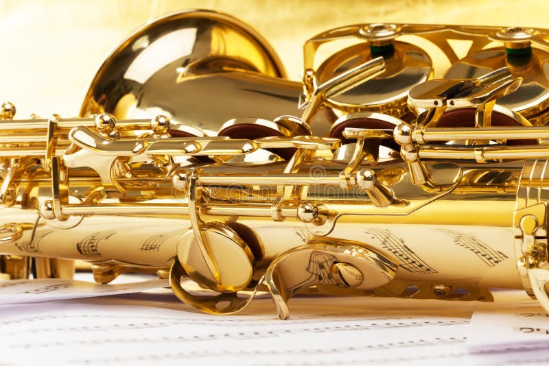 Μέρος Saxophone με τις μουσικές νότες που απεικονίζουν σε το στοκ φωτογραφία με δικαίωμα ελεύθερης χρήσης Μέρος Saxophone με τις μουσικές νότες που απεικονίζουν σε το στοκ φωτογραφία με δικαίωμα ελεύθερης χρήσης