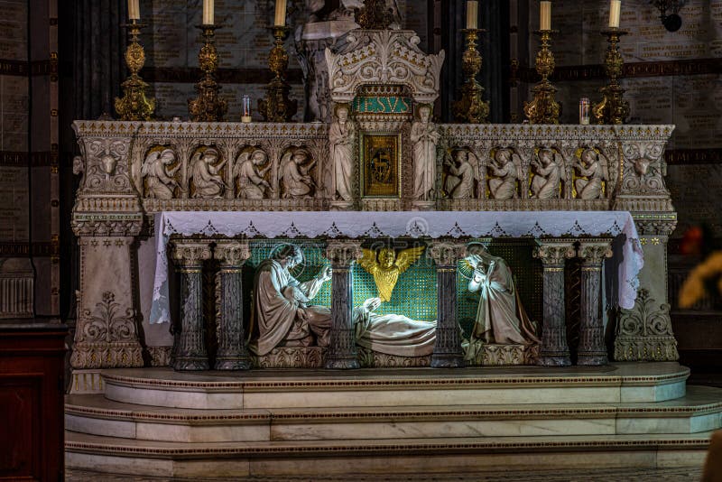 μέσα στη βασιλική της notrelady of fourviere στη λυών ευρώπη στοκ εικόνα με δικαίωμα ελεύθερης χρήσης