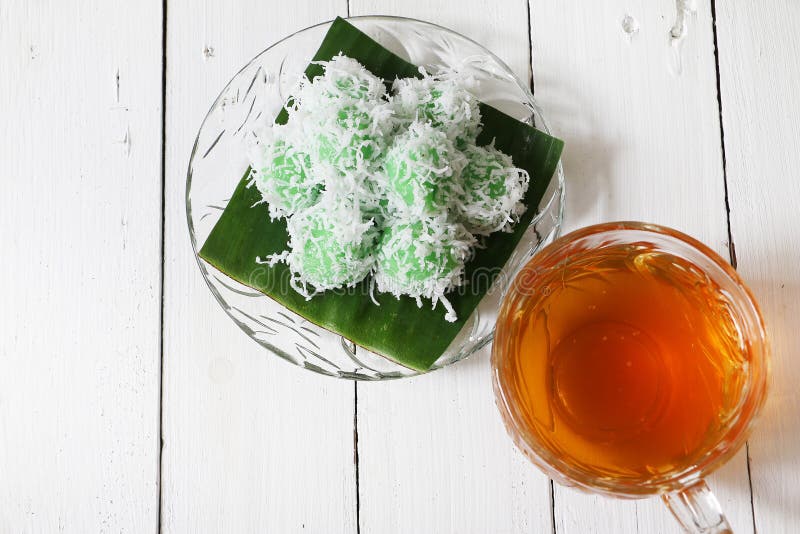 Μαλαισιανό παραδοσιακό kuih Ondeh Ondeh ή Kelepon για Ινδονήσιο στοκ φωτογραφίες