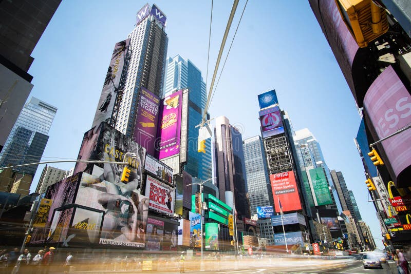 Μακροχρόνια έκθεση της Times Square κατά τη διάρκεια της ημέρας στοκ φωτογραφίες με δικαίωμα ελεύθερης χρήσης Μακροχρόνια έκθεση της Times Square κατά τη διάρκεια της ημέρας στοκ φωτογραφίες με δικαίωμα ελεύθερης χρήσης
