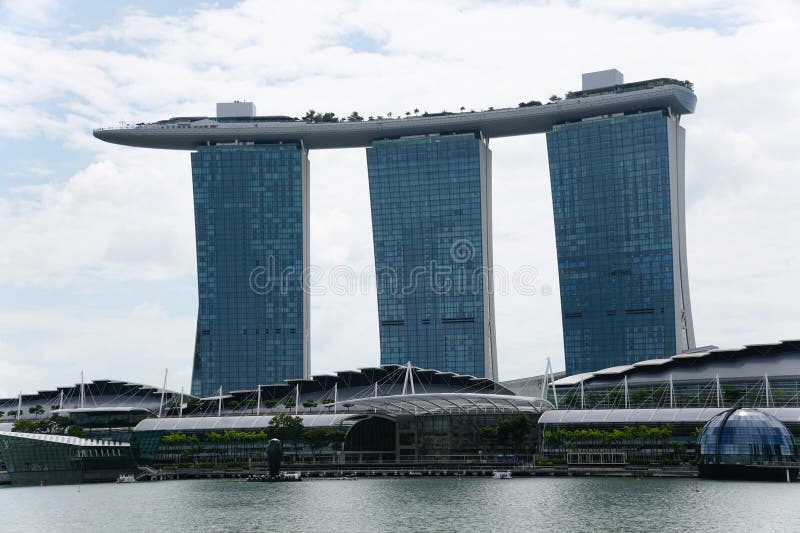 μαρίνα μπέι σιγκαπούρη, 19 φεβρουαρίου 2023 η άποψη των ξενοδοχείων του marina bay sands κατά τη διάρκεια της ημέρας
