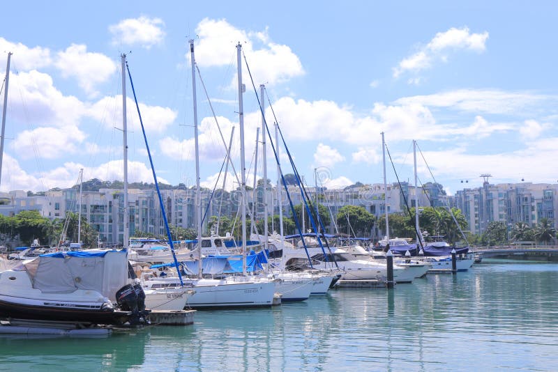 Μαρίνα στον κόλπο Σιγκαπούρη Keppel στοκ φωτογραφία με δικαίωμα ελεύθερης χρήσης Μαρίνα στον κόλπο Σιγκαπούρη Keppel στοκ φωτογραφία με δικαίωμα ελεύθερης χρήσης