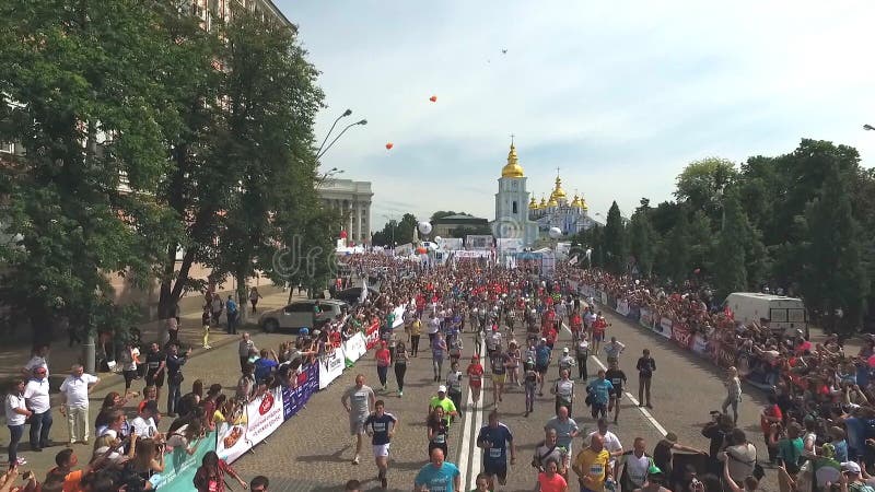 Μαραθώνιος στο Κίεβο Η έναρξη της φυλής αθλητισμού