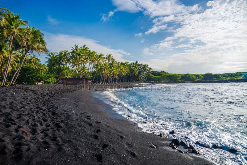 Μαύρη παραλία άμμου Punaluu, μεγάλο νησί, Χαβάη