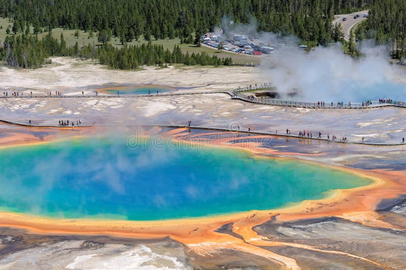 Μεγάλη Prismatic άνοιξη σε Yellowstone, Ουαϊόμινγκ στοκ φωτογραφία