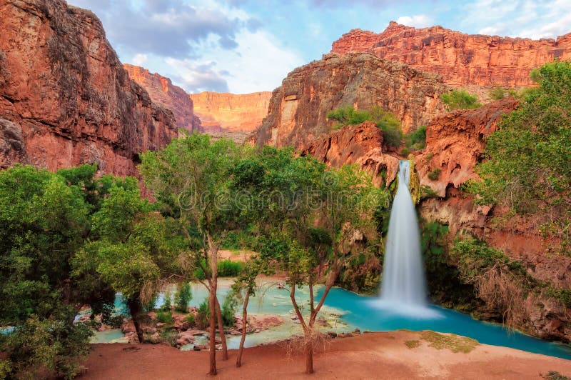 Μεγάλο φαράγγι, καταπληκτικές πτώσεις havasu στην Αριζόνα στοκ εικόνες