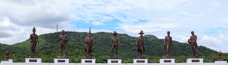Μεγάλος γίγαντας 7 αγάλματα Hua Hin Ταϊλάνδη βασιλιάδων στοκ φωτογραφία με δικαίωμα ελεύθερης χρήσης Μεγάλος γίγαντας 7 αγάλματα Hua Hin Ταϊλάνδη βασιλιάδων στοκ φωτογραφία με δικαίωμα ελεύθερης χρήσης