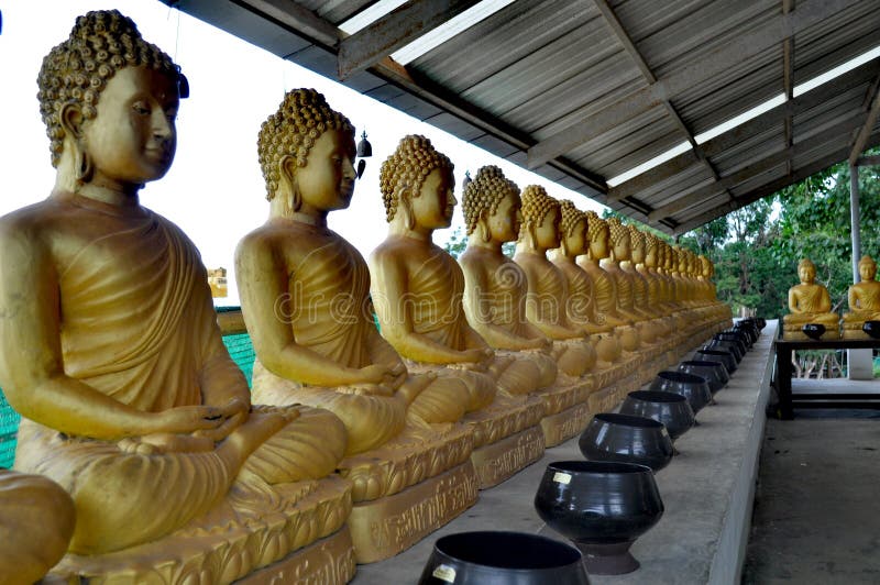 Μεγάλος ναός Buddhas του Βούδα Phuket στοκ εικόνα με δικαίωμα ελεύθερης χρήσης Μεγάλος ναός Buddhas του Βούδα Phuket στοκ εικόνα με δικαίωμα ελεύθερης χρήσης