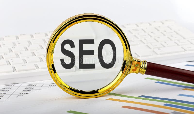 μεγεθυντικός φακός με τη λέξη seo στο φόντο του γραφήματος