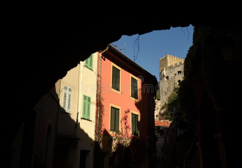 Μεσαιωνικό χωριό στον roquebrune-ΚΑΠ-Martin, Προβηγκία-Alpes-υπόστεγο δ “Azur, Γαλλία Υπόστεγο δ “Azur γαλλικού Riviera στοκ εικόνα με δικαίωμα ελεύθερης χρήσης Μεσαιωνικό χωριό στον roquebrune-ΚΑΠ-Martin, Προβηγκία-Alpes-υπόστεγο δ “Azur, Γαλλία Υπόστεγο δ “Azur γαλλικού Riviera στοκ εικόνα με δικαίωμα ελεύθερης χρήσης